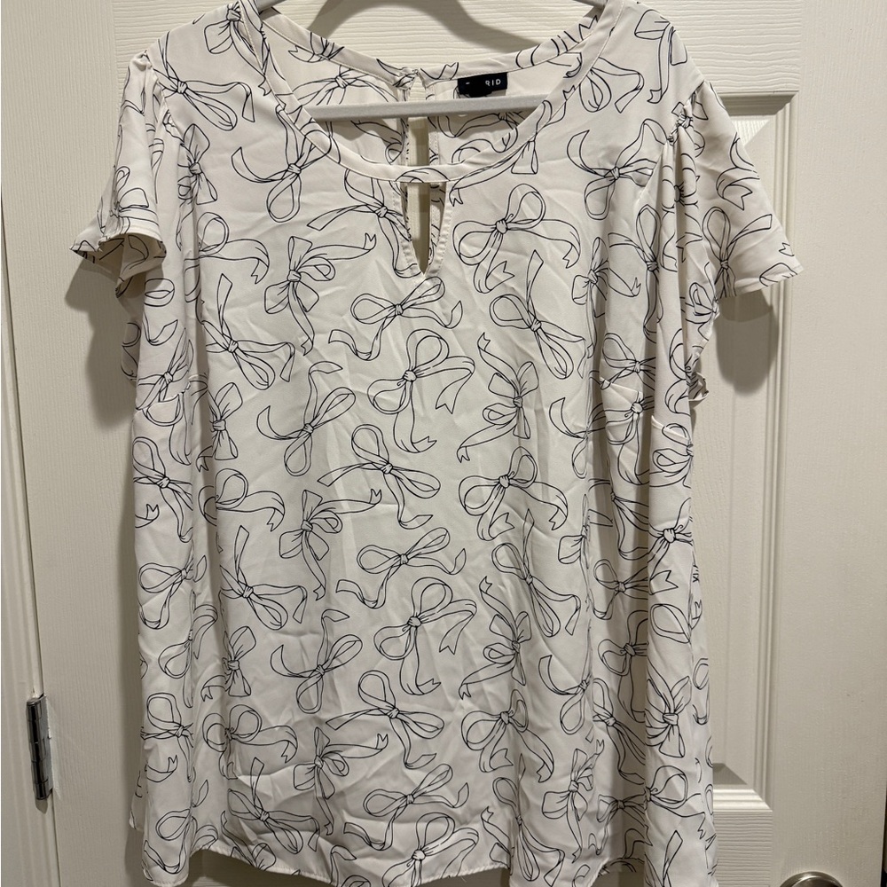 Torrid Black and White Bow Printed Blouse